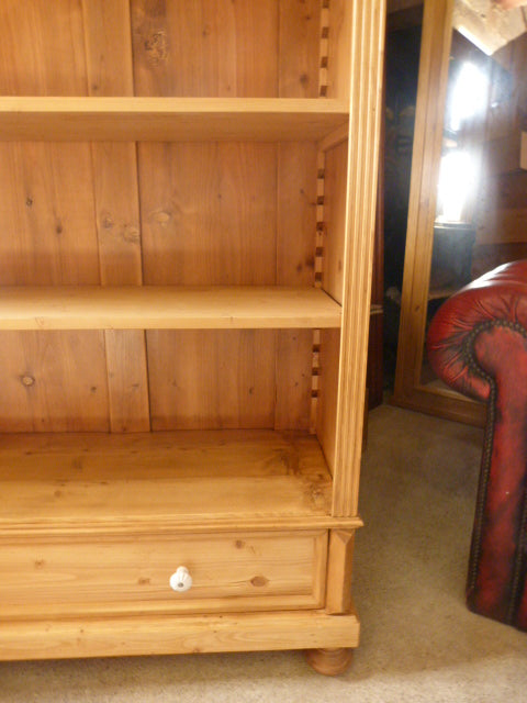 Bücherschrank