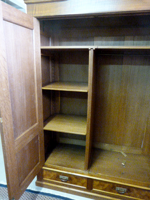 Nussbaum Schrank