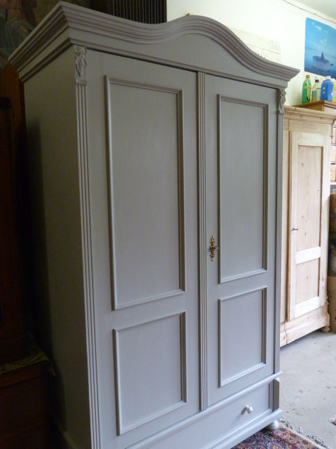 Weichholzschrank