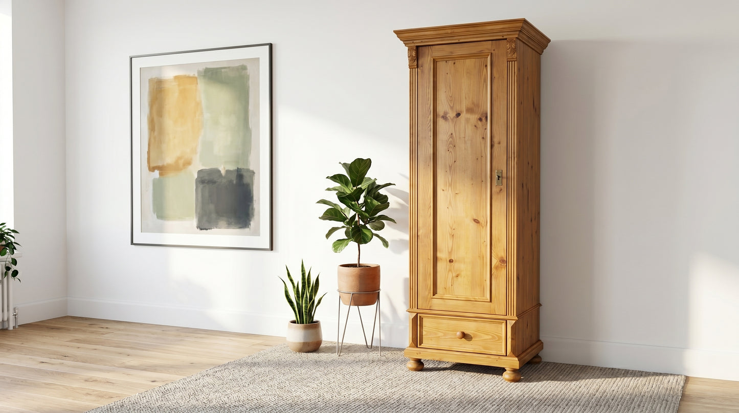 Schmaler Schrank
