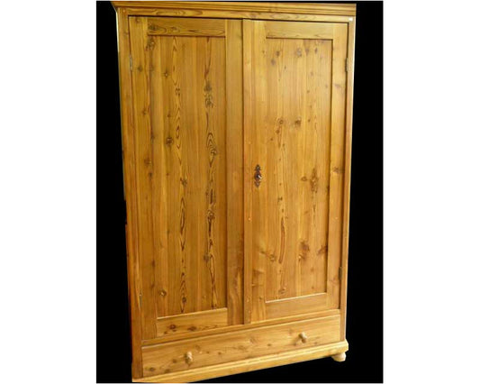Kleiderschrank