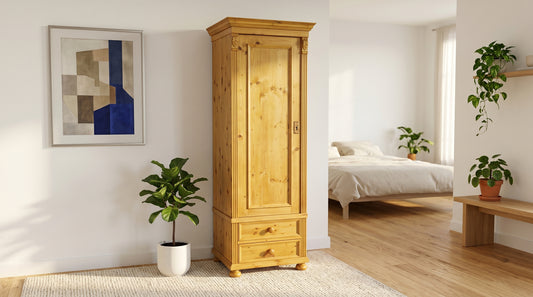 Schmaler Schrank