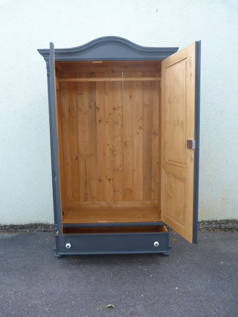 Landhaus-Schrank