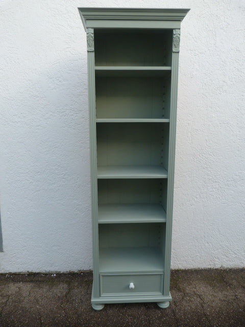 Kleines Bücherregal