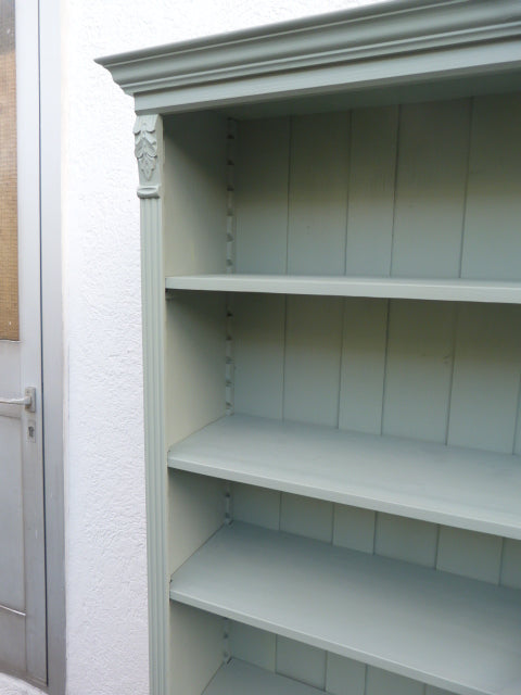 Großes Bücherregal