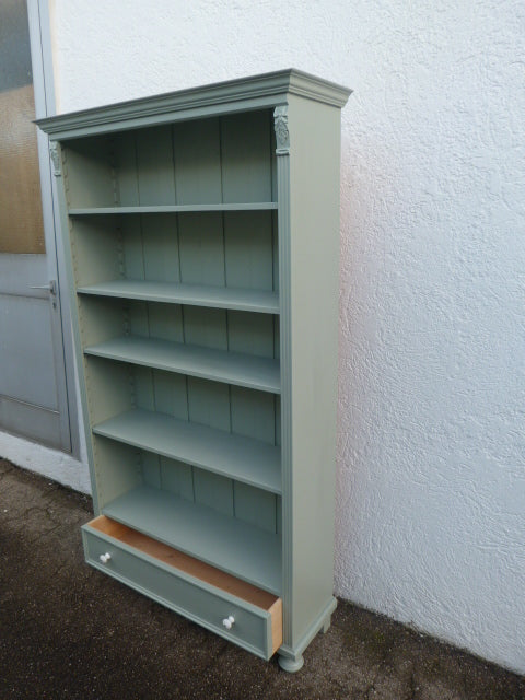 Großes Bücherregal
