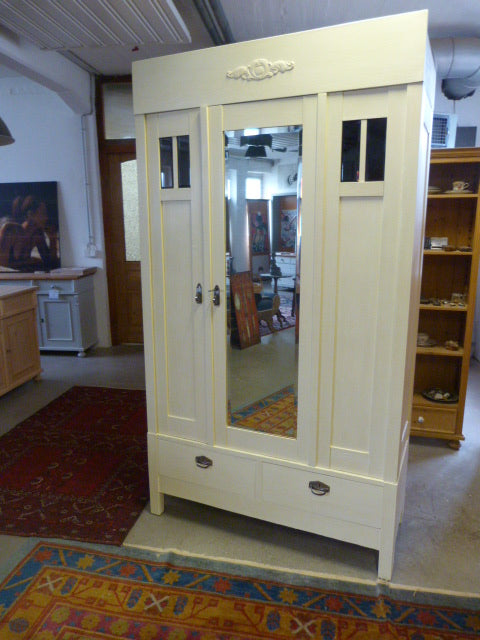 Kleiderschrank
