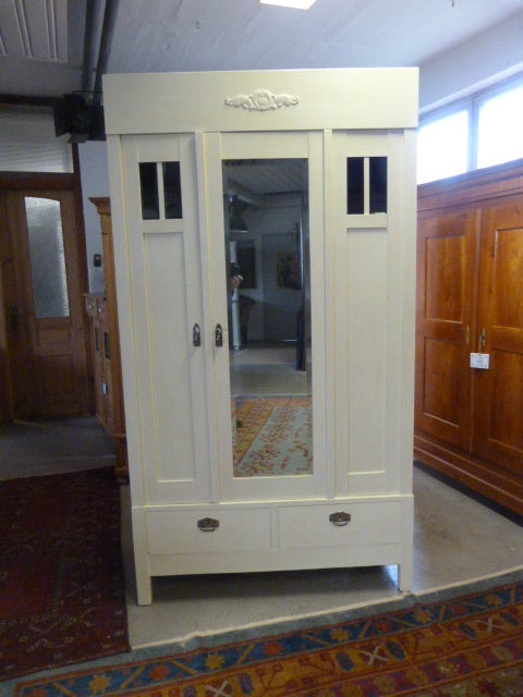 Kleiderschrank