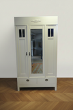 Antiker Kleiderschrank um 1920 in Vanillegelb Santorini Kreidefarbe