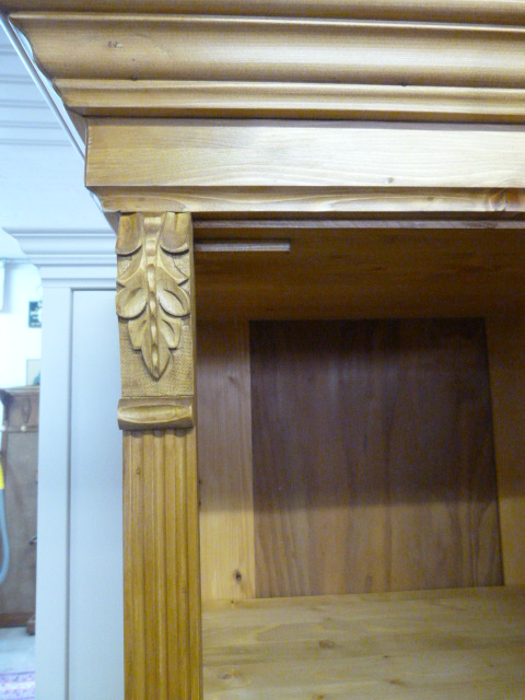 Schmaler Schrank