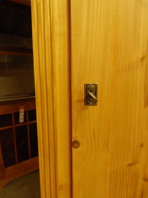Schmaler Schrank
