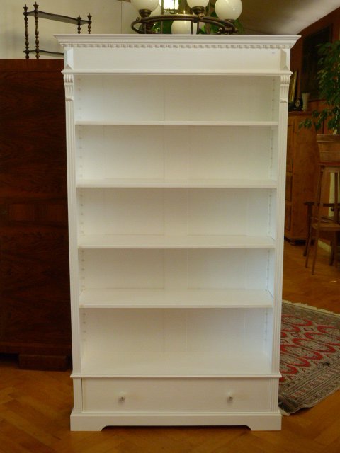 Bücherregal