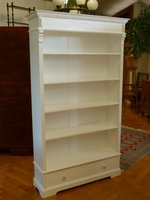 Bücherregal