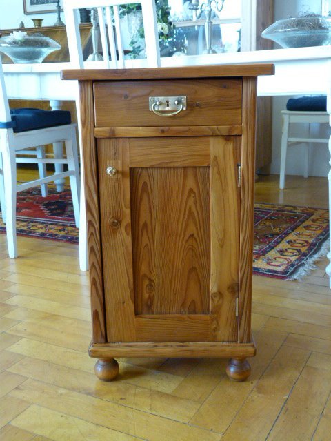 Nachtschrank