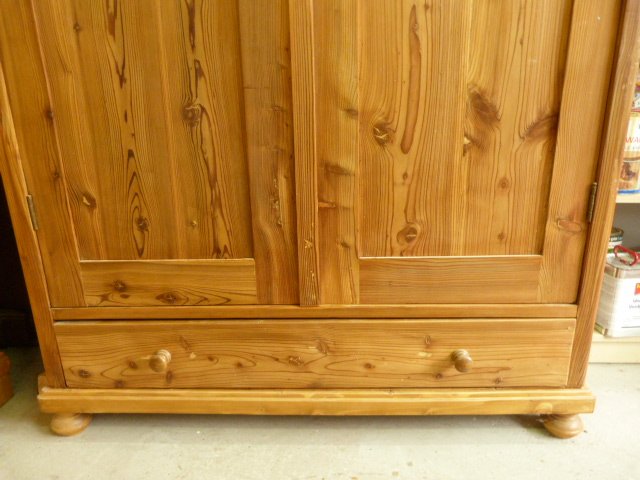 Kleiderschrank