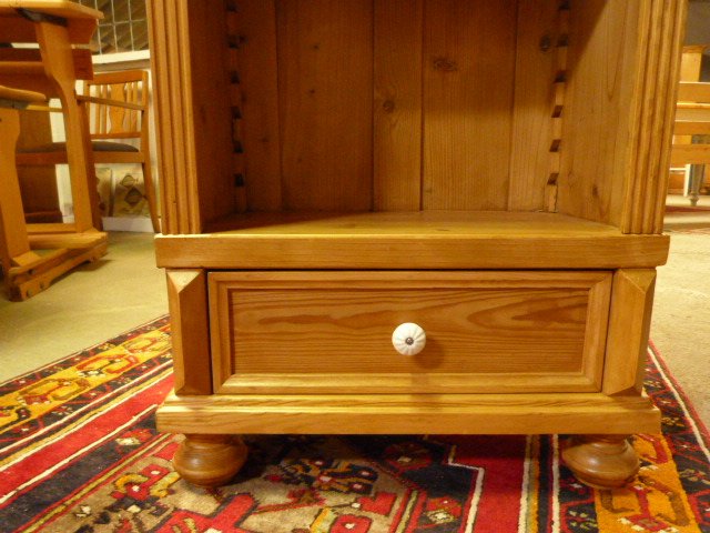 Schmaler Bücherschrank