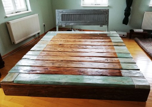 Rustikales Bett