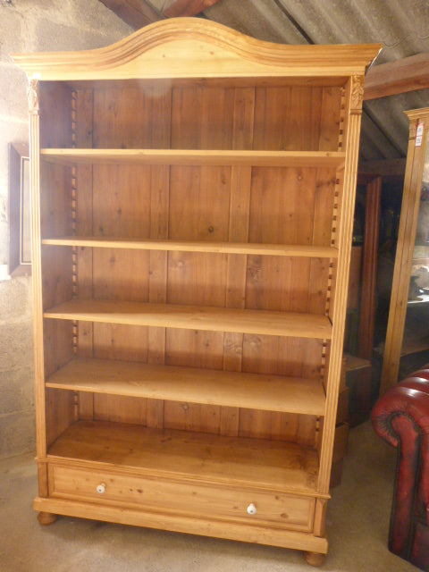 Bücherschrank