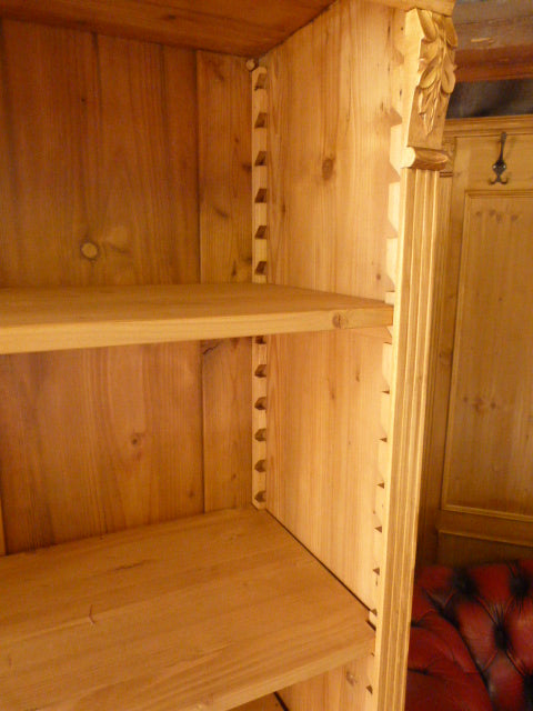 Bücherschrank