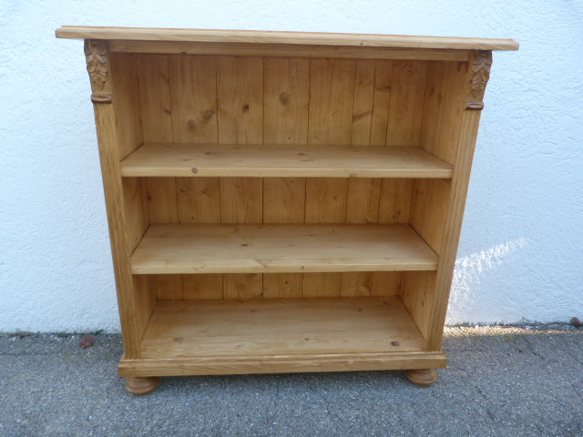 Regal-Schrank