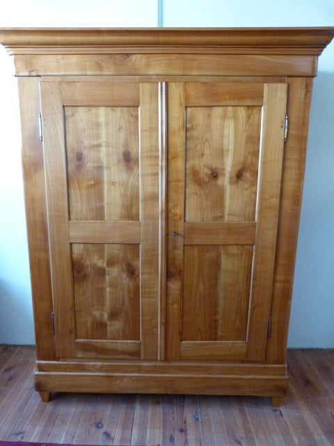 Kirschbaum-Schrank