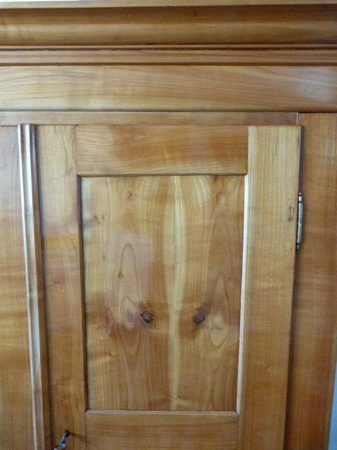 Kirschbaum-Schrank