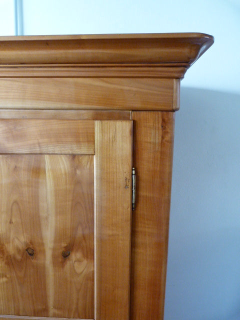 Kirschbaum-Schrank