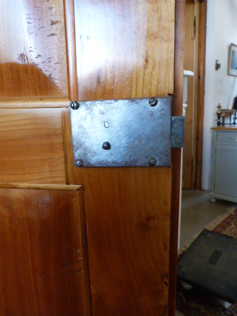Kirschbaum-Schrank