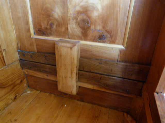 Kirschbaum-Schrank