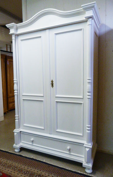 Weichholzschrank