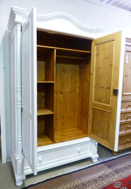 Weichholzschrank