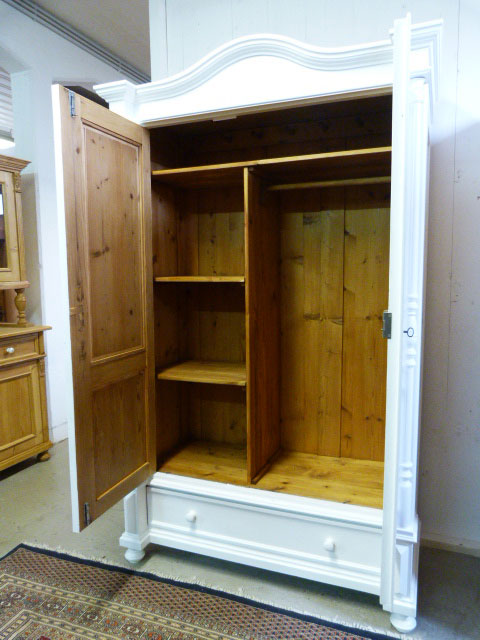 Weichholzschrank