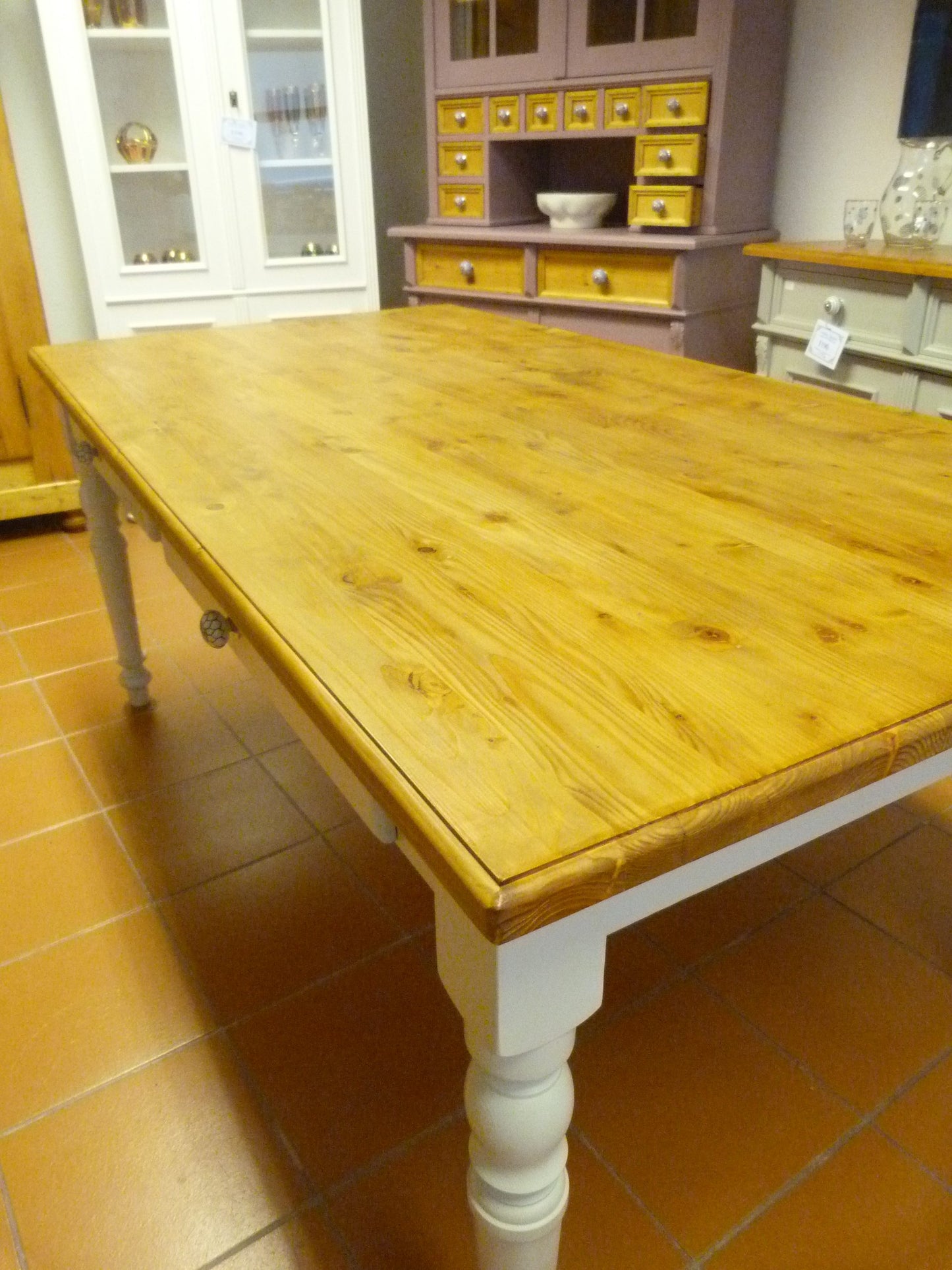 Tisch im Landhausstil