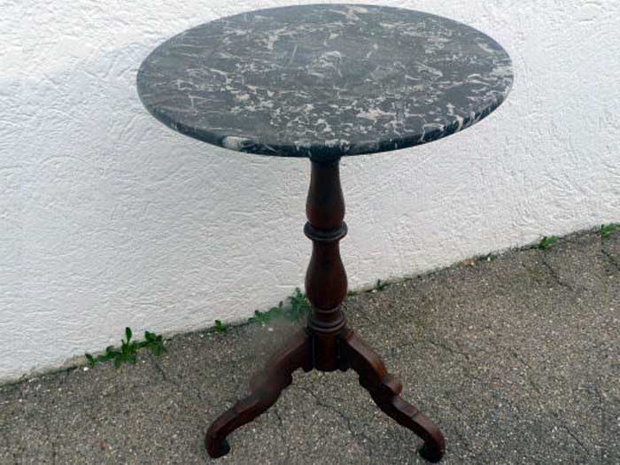 Rundes Tischchen