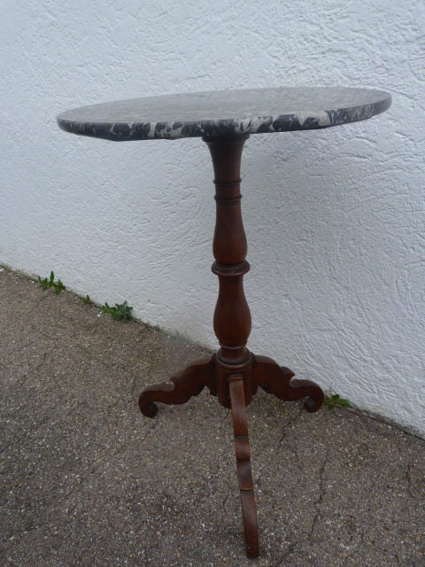 Rundes Tischchen