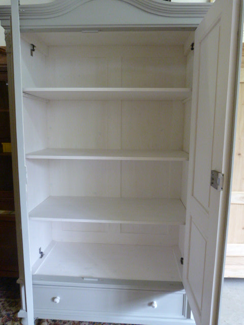 Weichholzschrank