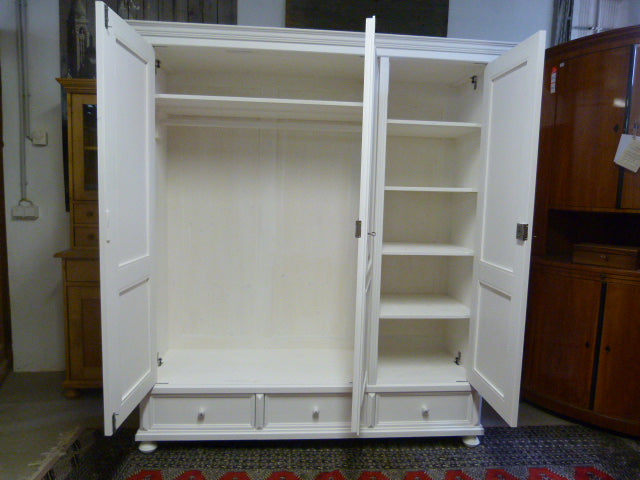 Weichholzschrank