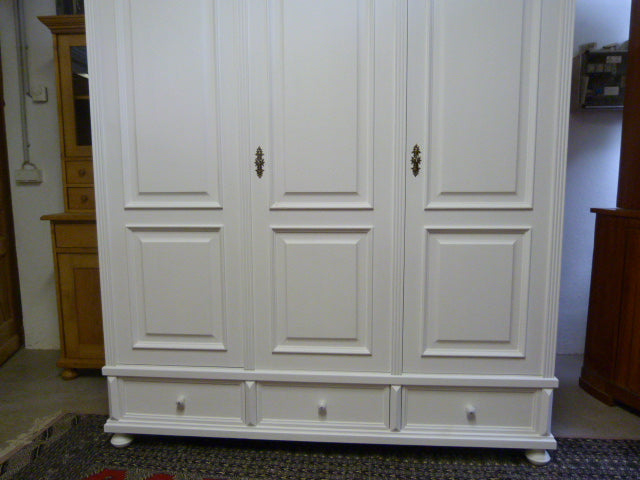 Weichholzschrank
