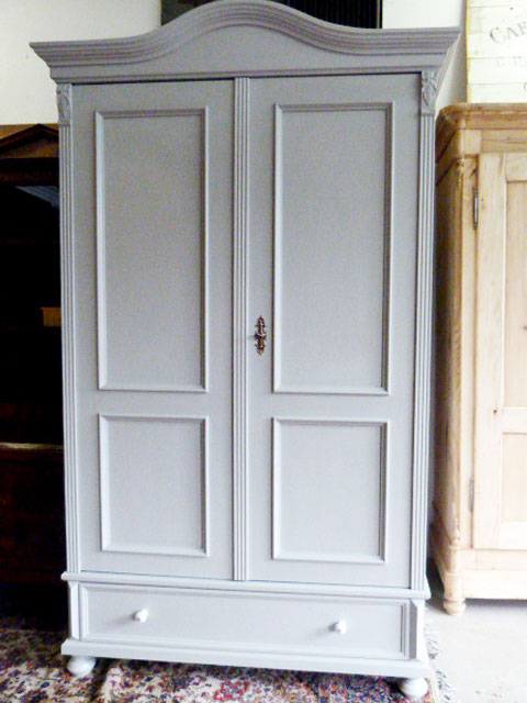 Weichholzschrank