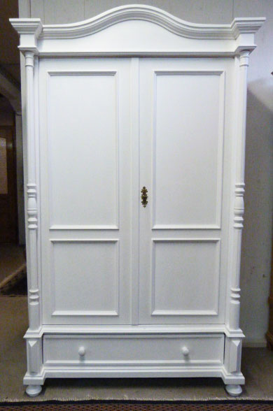 Weichholzschrank